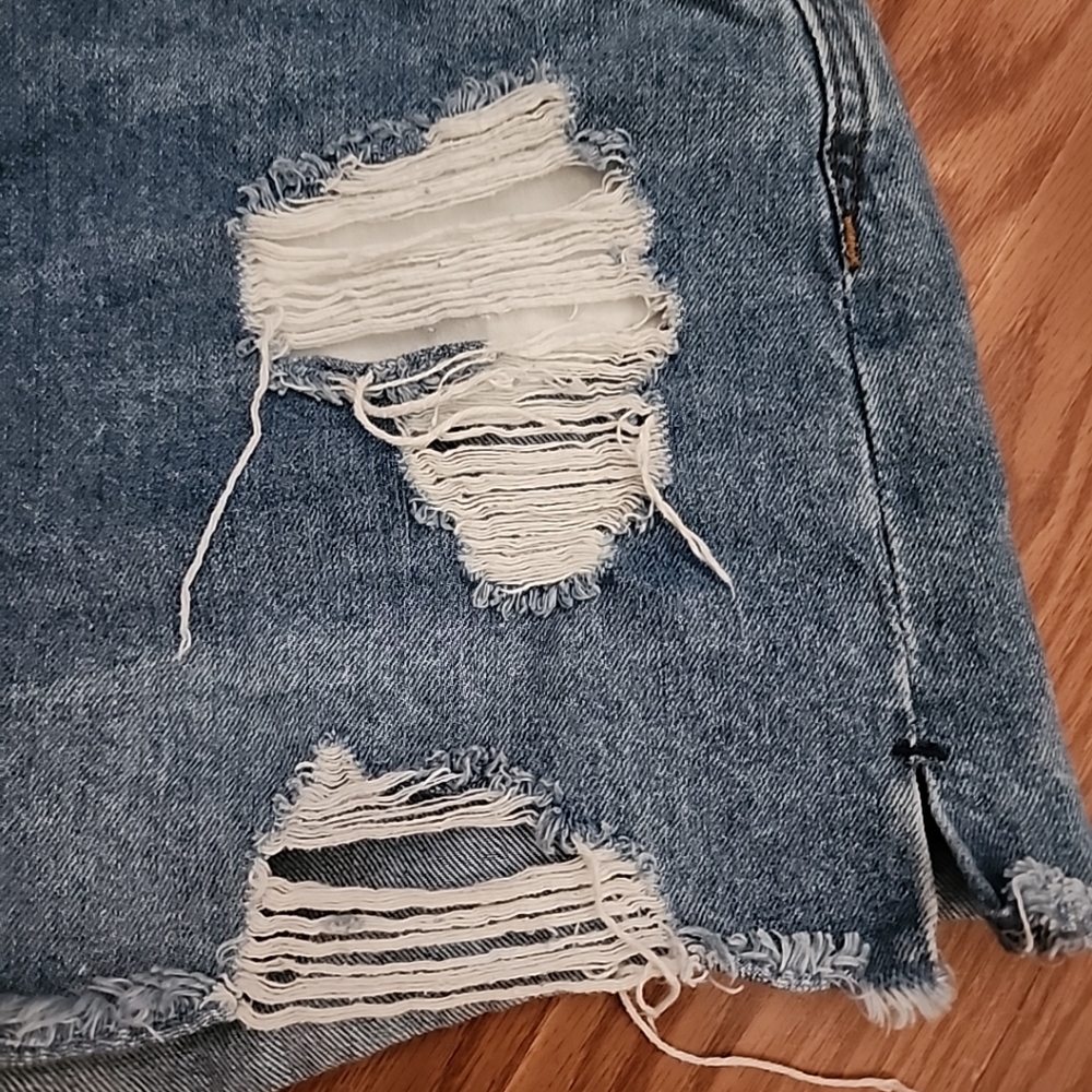 Vanilla Star 90 Boyfriend Size 7 Shorts Distressed - Picture 3 of 10